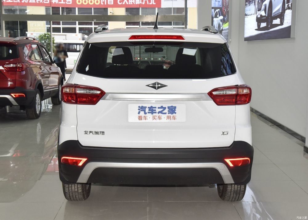 Compact Sport Left Hand Gasoline SUV 1.5L Fuel Multifunctional 7 Seats Car