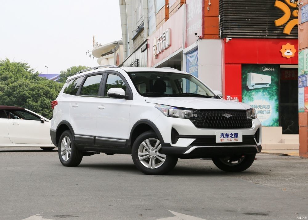 Compact Sport Vehicle 1.5L Gasoline SUV Large Space 7 Seat SUV Baic Ruixiang X3