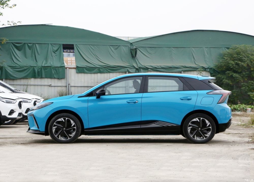 4 Doors LHD 425km MG4 EV Hatchback New Energy Vehicle 4 Wheels 5 Seat