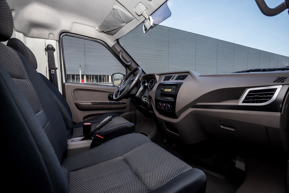 2 Seat Electric Work Van 220km Range High Speed 90Km/H Fully Electric Minivan