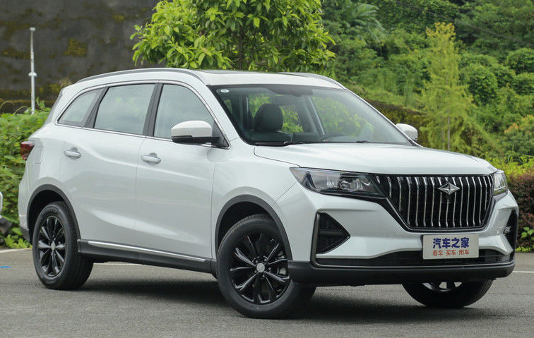 High Tech Gasoline 7-Seater SUV From BAIC With 6 Gear 1.5L Fuel Hatchback