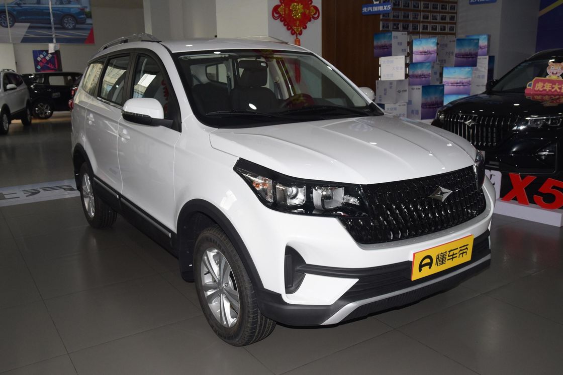 7 Seats Gasoline Engine SUV BAIC RUIXIANG X3 White Flexible Trunk Space Sport-Utility Vehicle