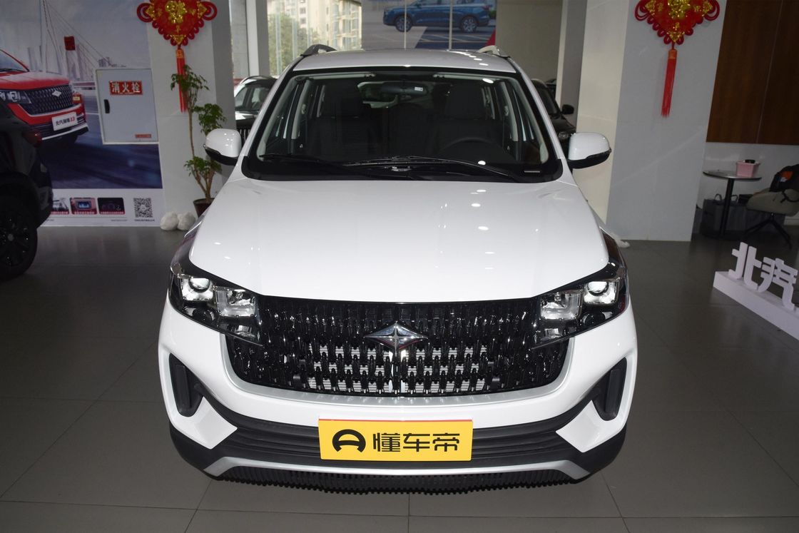 7 Seats Gasoline Engine SUV BAIC RUIXIANG X3 White Flexible Trunk Space Sport-Utility Vehicle
