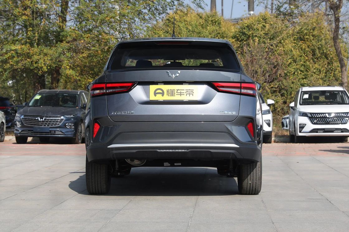 Wuling 99 Maximum Horsepower Gasoline-Driven SUV 5 Seats 5 Doors Family Sports SUV