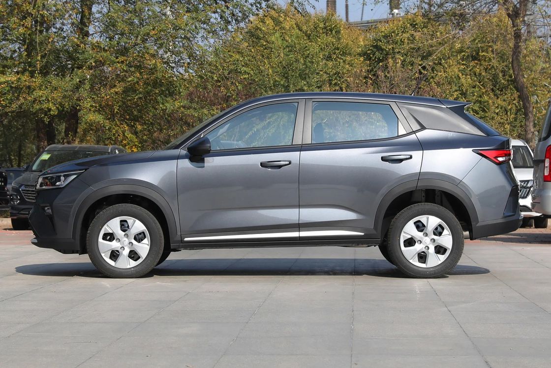 Wuling 99 Maximum Horsepower Gasoline-Driven SUV 5 Seats 5 Doors Family Sports SUV