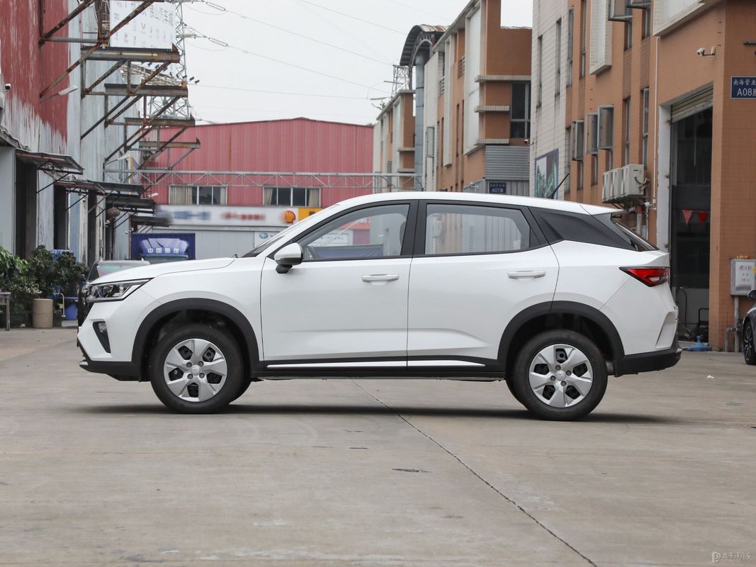 5 Seats High Speed Gasoline SUV With Front Brake Type 1.5L New Car