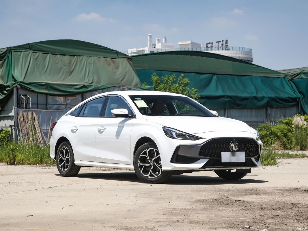 Hot Selling 2023 MG5 1.5L 180DVVT 5 Seats 4 Doors Automatic Sedan White/yellow Gasoline Car Deluxe Version