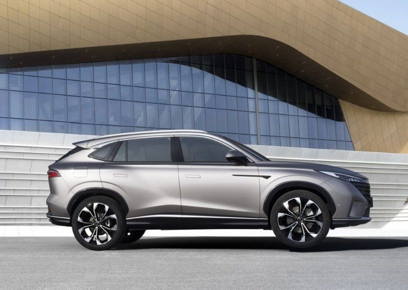 Hot Sale Roewe RX5 Vehicle Superior Version  In Stock 4 Door 5 Seats