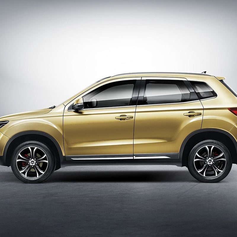 2024 5-Door 5-Seat Suv Flat Door 1.5L Manual Comfort Model Faw Sirius R7 Gasoline Petrol Car