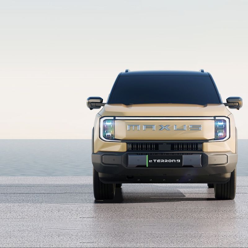 MAXUS Pickup Vehicle 5-Seater eTerron 9 with 325 kW Peak Power and Enhanced Safety Features